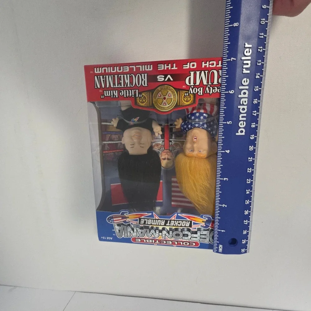 NEW DefconMania Rocket Rumble Trump vs Rocketman‎ Troll Figures Collectable Rare